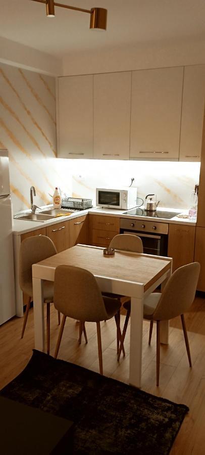 Old Train Apartment Tiran Dış mekan fotoğraf