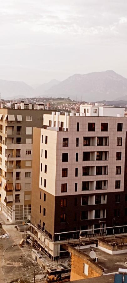 Old Train Apartment Tiran Dış mekan fotoğraf