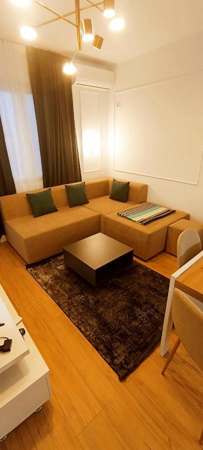 Old Train Apartment Tiran Dış mekan fotoğraf